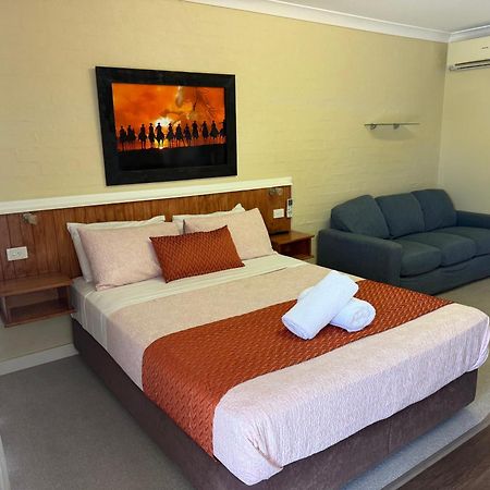 מורי Winchester Motel מראה חיצוני תמונה