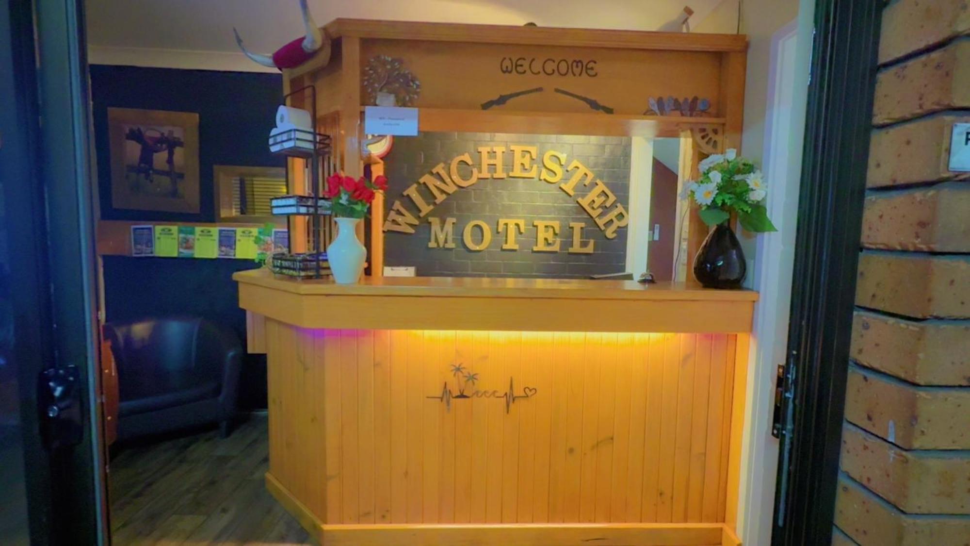 מורי Winchester Motel מראה חיצוני תמונה