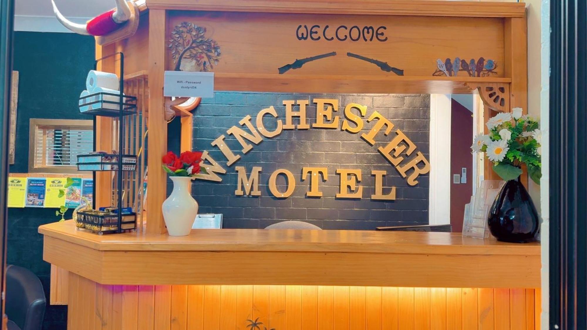 מורי Winchester Motel מראה חיצוני תמונה