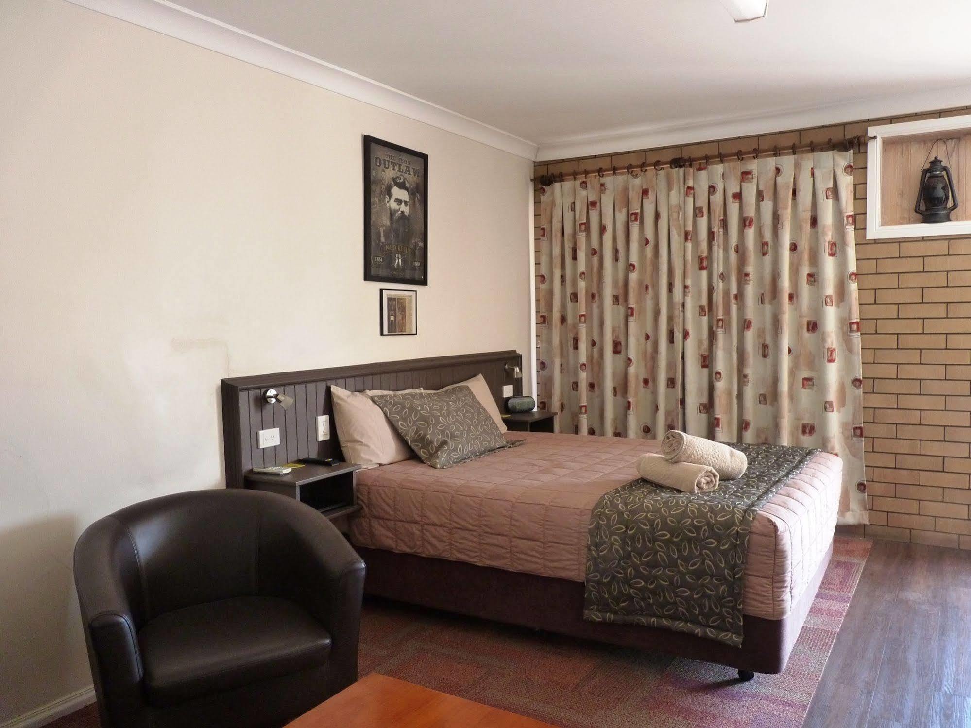 מורי Winchester Motel מראה חיצוני תמונה
