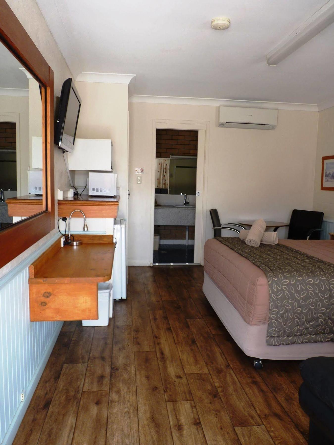 מורי Winchester Motel מראה חיצוני תמונה