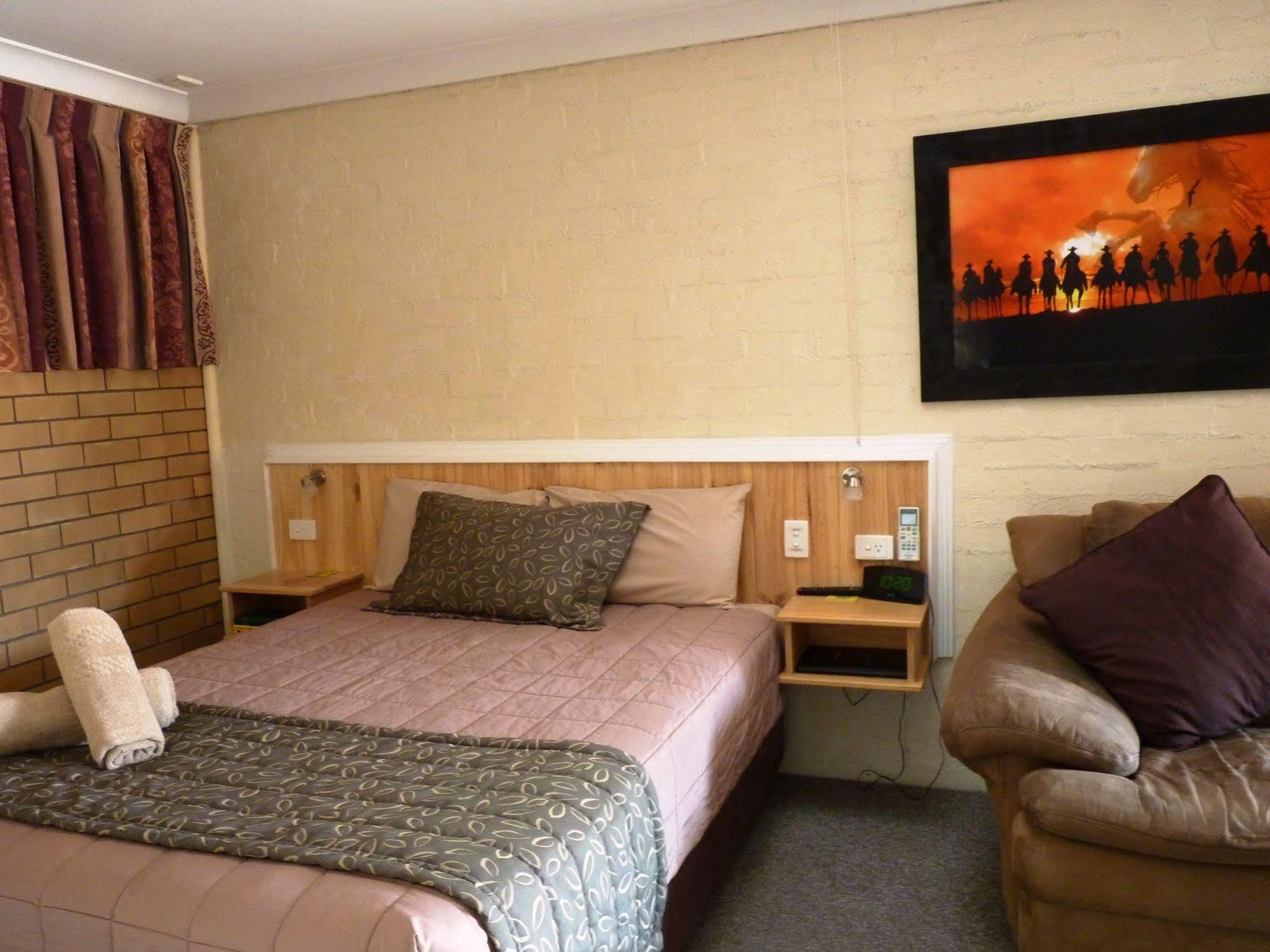 מורי Winchester Motel מראה חיצוני תמונה