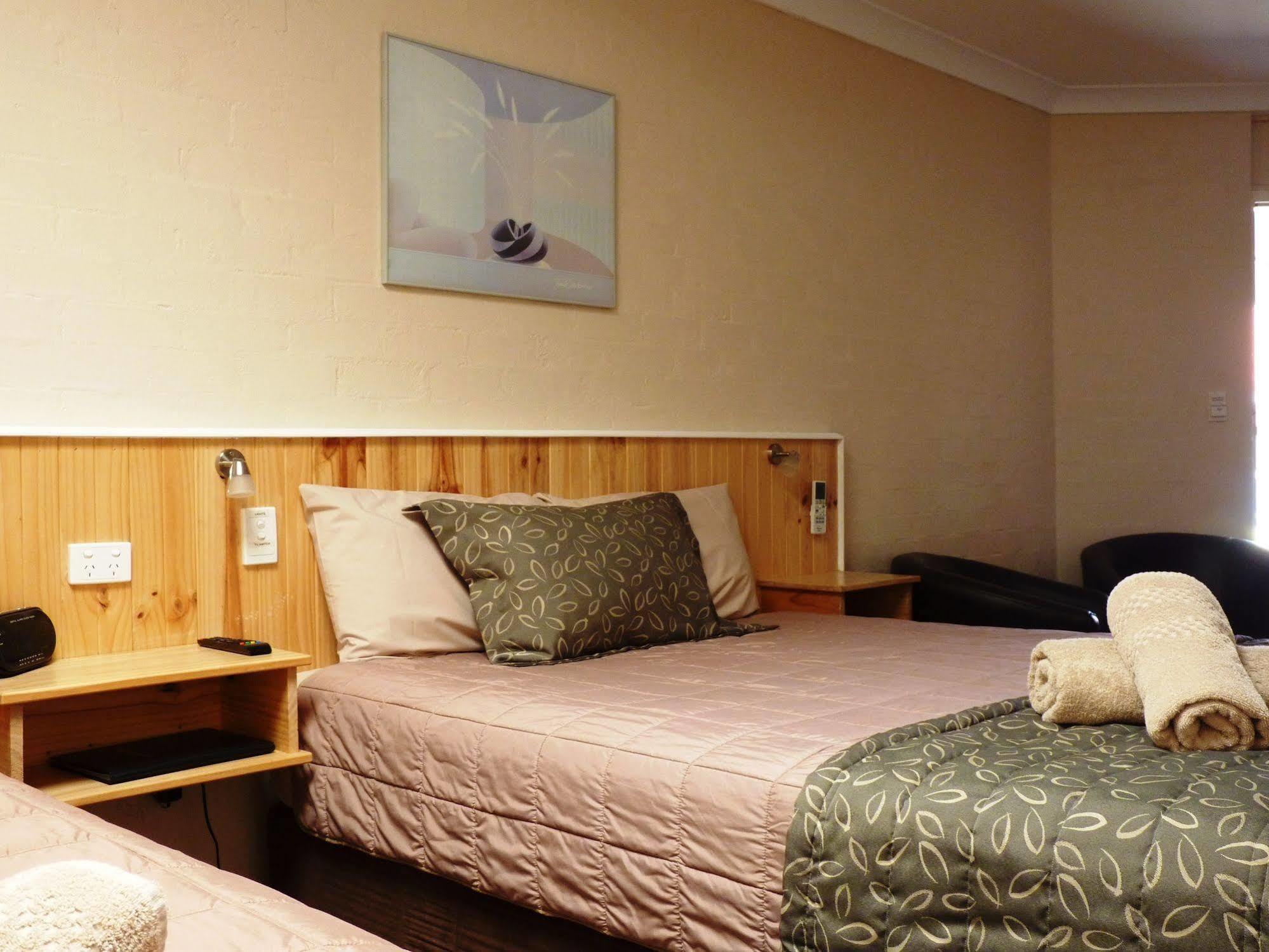 מורי Winchester Motel מראה חיצוני תמונה